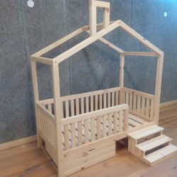 Priedes koka "Mājiņgulta"