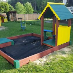 Lielā koka smilškaste ar namiņu bērniem 3x3 metri